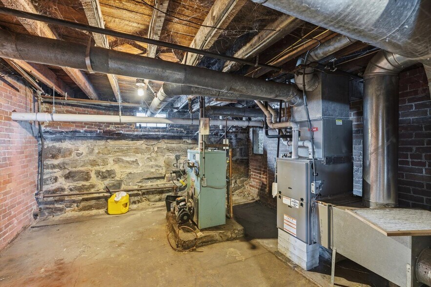 More Photos Of 32 Park Ave, Keene Office For Sale