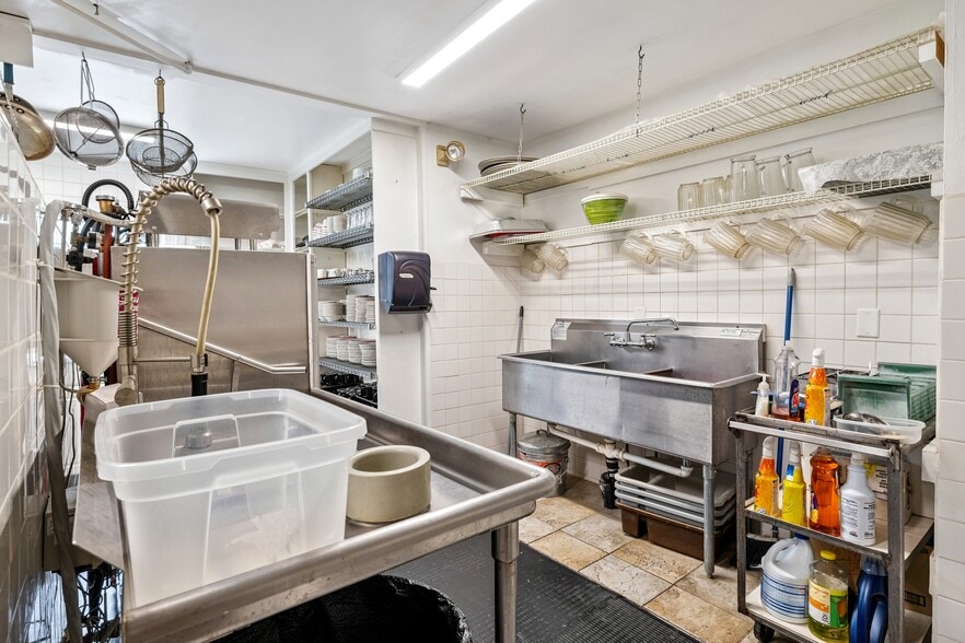 More Photos Of 344 Vt Route 100, West Dover Hotel For Sale