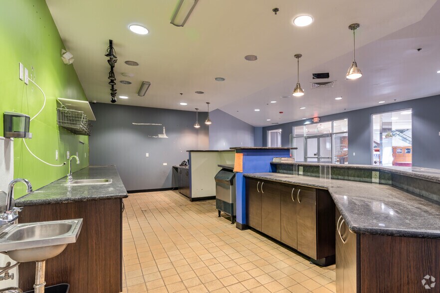 More Photos Of 10000 Emmett F Lowry Expy, Texas City Unknown For Lease