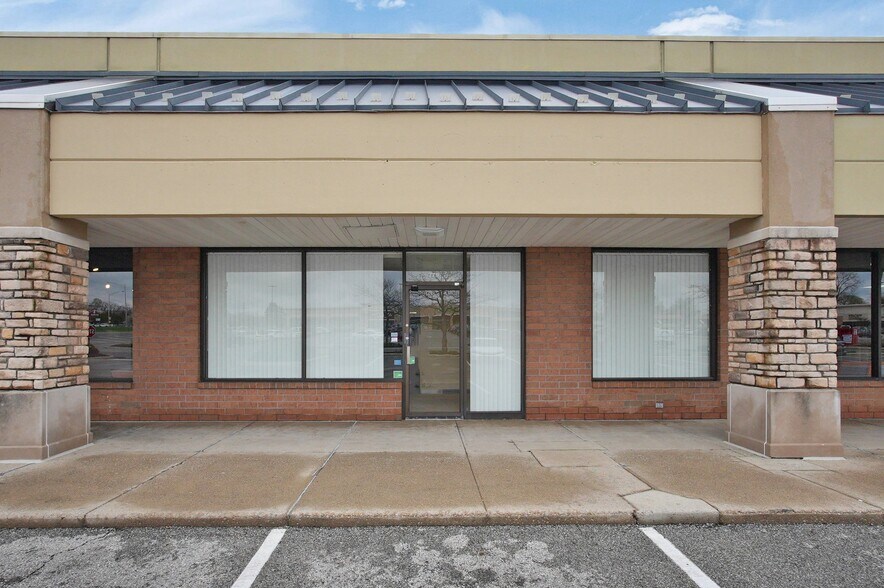 More Photos Of 747-889 Bethel Rd, Columbus Storefront For Lease
