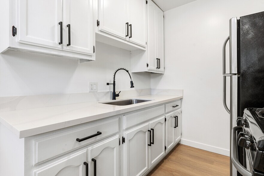 More Photos Of 252 W Elm Ave, Burbank Apartments For Sale