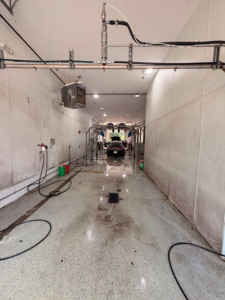 More Photos Of 777 Saunders Rd, Riverwoods Carwash For Lease