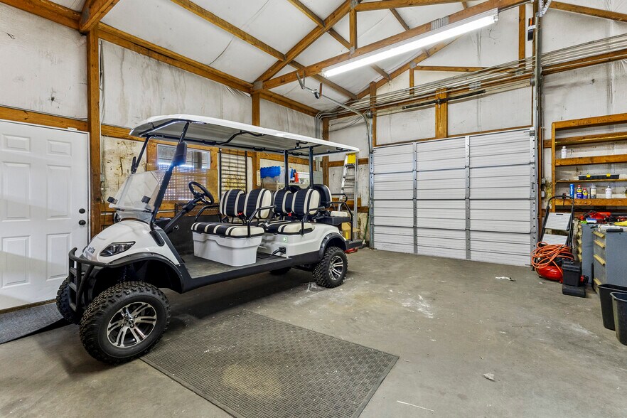 More Photos Of 17490 US Highway 69 S, Tyler Showroom For Sale