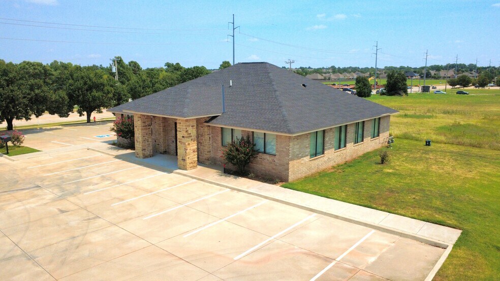 More Photos Of 1140 NW 192nd St, Edmond Office For Lease