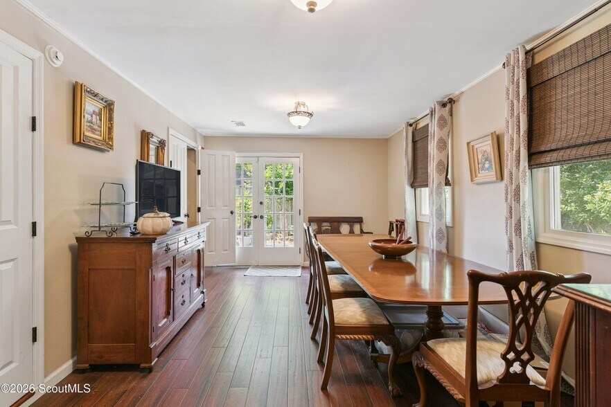 More Photos Of 1908 Gloucester St, Brunswick Restaurant For Sale