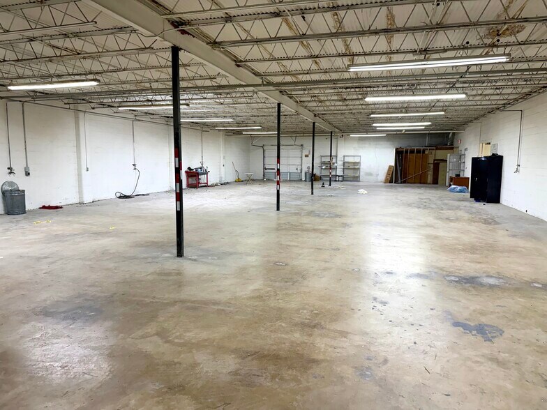 More Photos Of 5703 Kenwick St, San Antonio Warehouse For Lease