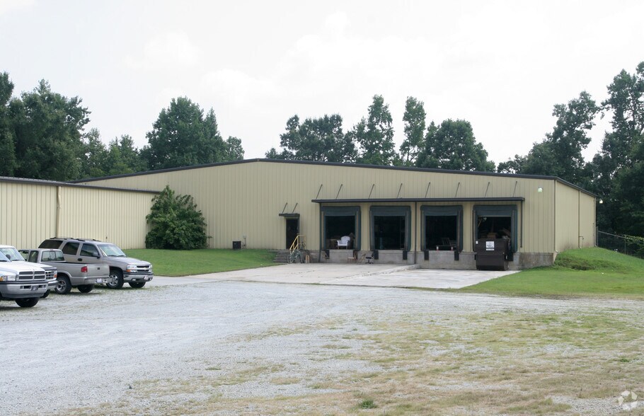 More Photos Of 701 Eden Ter, Archdale Warehouse For Lease