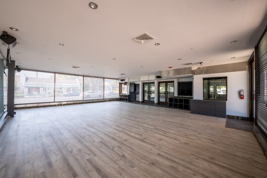 More Photos Of 8925 W Olympic Blvd, Beverly Hills Storefront Retail Office For Sale