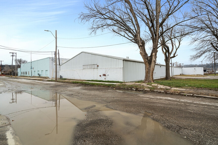 More Photos Of 1641 Crystal Ave, Kansas City Warehouse For Sale