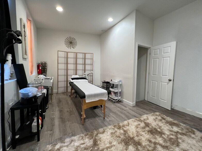 More Photos Of 226 N Liberty St, Baltimore Storefront Retail Residential For Sale