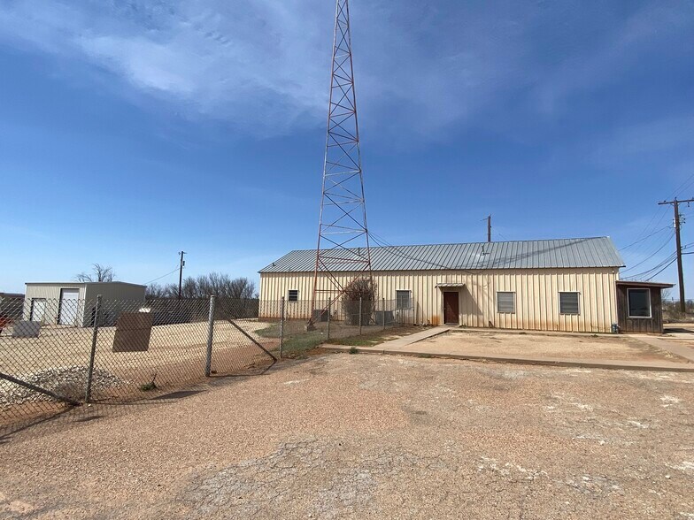 More Photos Of 2306 E Broadway St, Sweetwater Truck Terminal For Lease