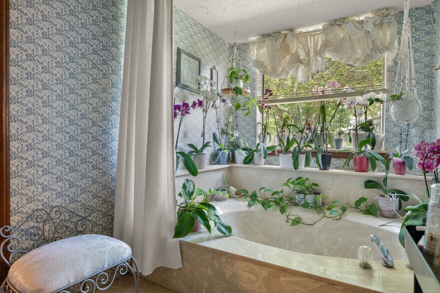 More Photos Of 5792 FM 6, Josephine Showroom For Sale