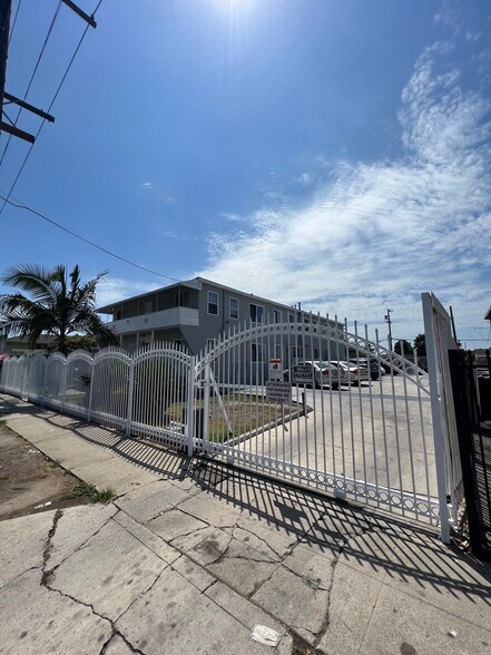 More Photos Of 714 E 108th St, Los Angeles Apartments For Sale