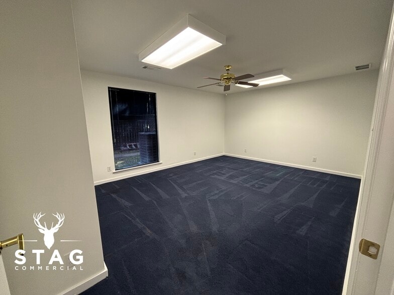 More Photos Of 376 W Main St, Lewisville Medical For Sale