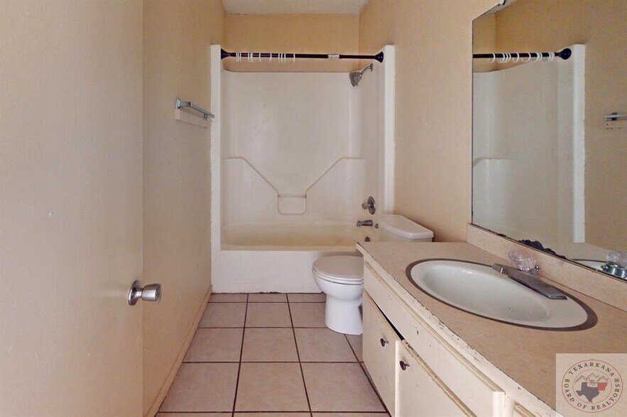 More Photos Of 120 37th st, Texarkana Apartments For Sale