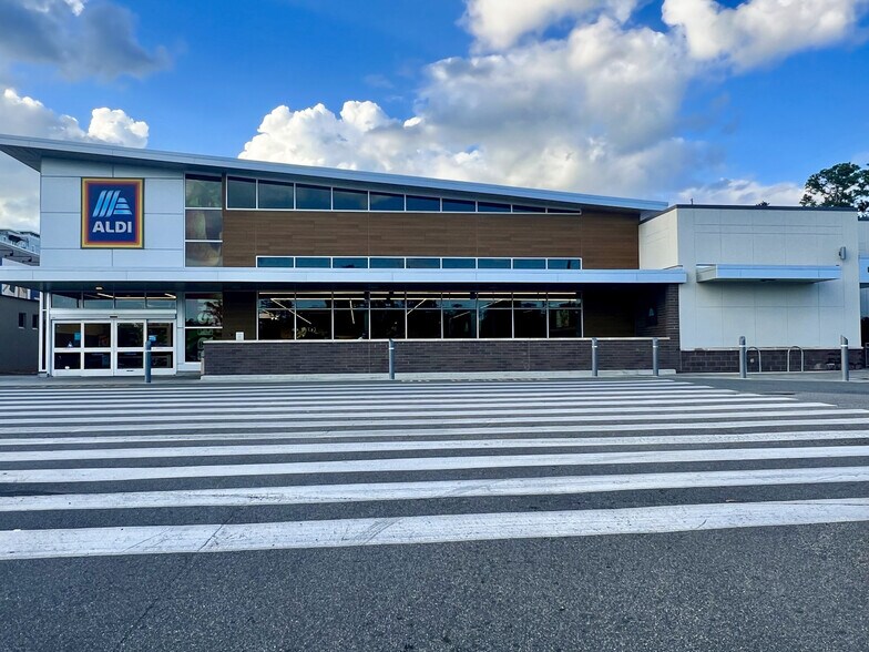 More Photos Of 2020 W Pensacola St, Tallahassee Storefront For Lease