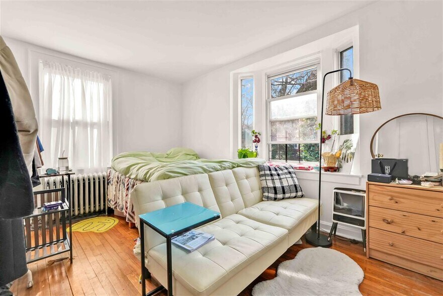 More Photos Of 3930 45th St, Sunnyside Apartments For Sale