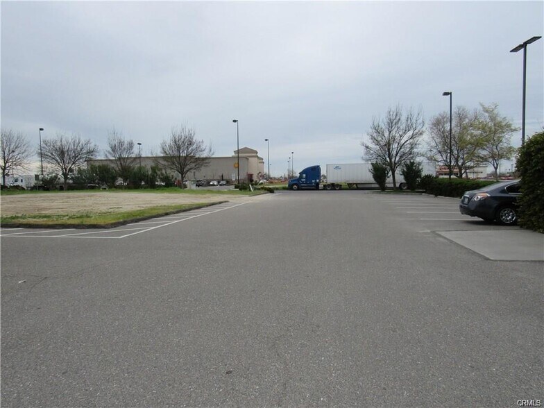 More Photos Of 483 Joseph Gallo Ct, Livingston Freestanding For Lease