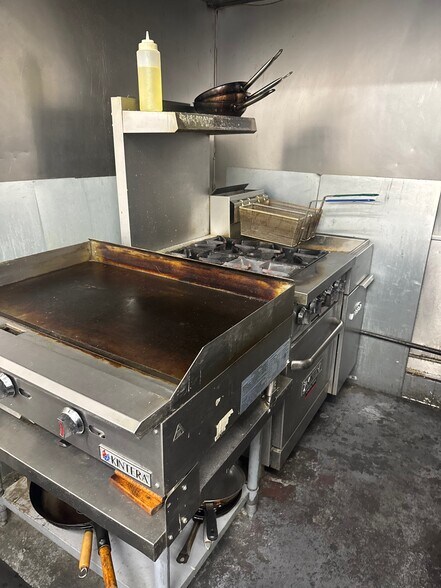 More Photos Of 8235-8239 Tampa Ave, Reseda Freestanding For Lease