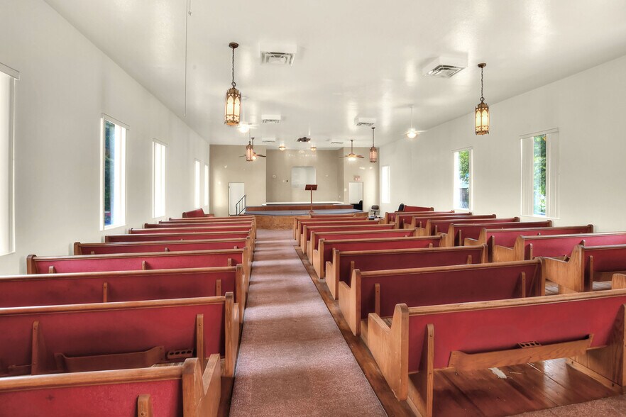 More Photos Of 1649 3rd St SW, Winter Haven Religious Facility For Lease