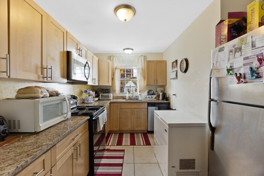 More Photos Of 71-79 Wood Ave, Bridgeport Storefront Retail Residential For Sale