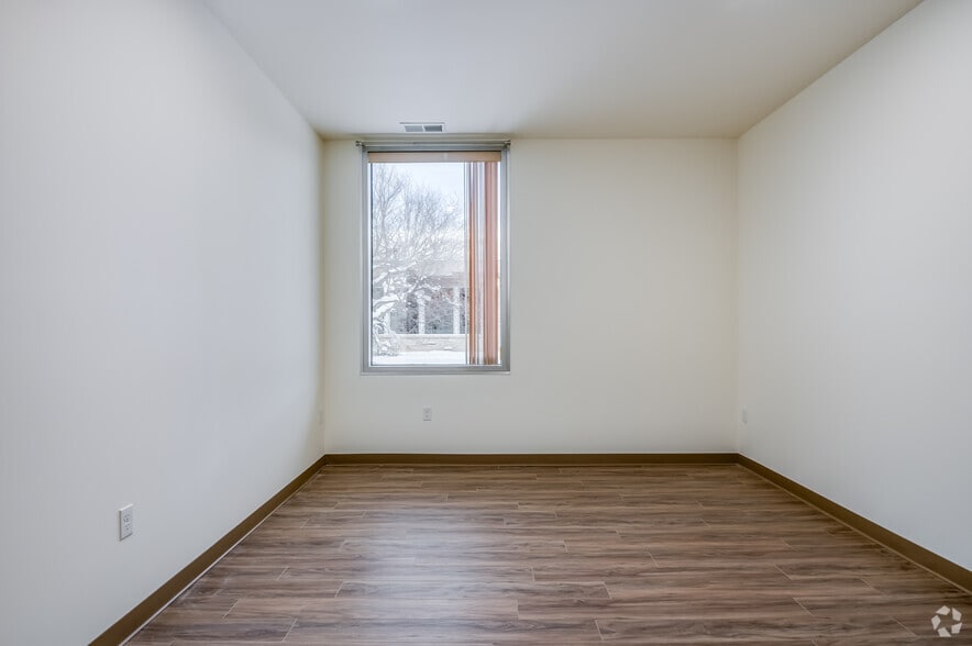 More Photos Of 2001 Marathon St, Neenah Apartments For Sale