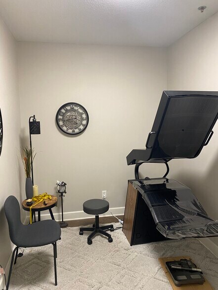More Photos Of 350 SW Greenwich Dr, Lee's Summit Storefront Retail Office For Sale