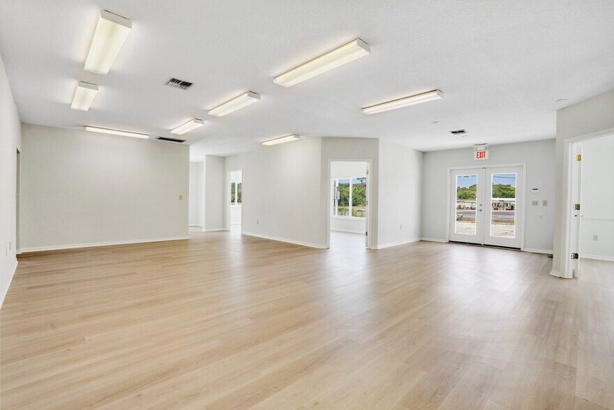 More Photos Of 3248 Commercial Way, Spring Hill Medical For Sale