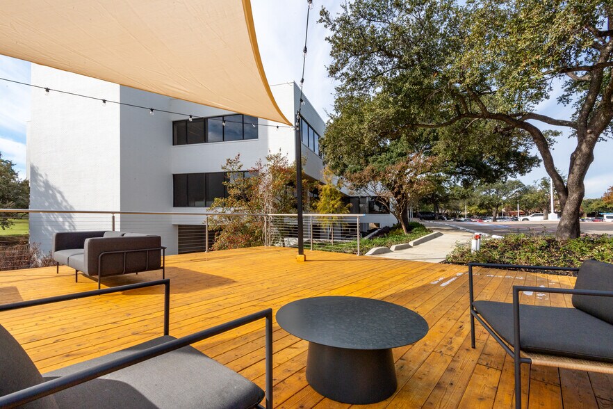 More Photos Of 104 Decker Ct, Irving Unknown For Lease