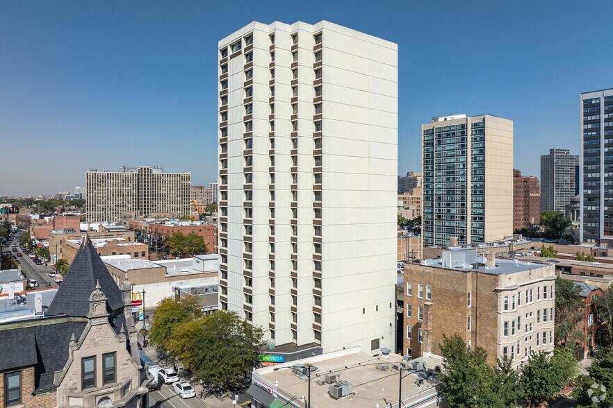 More Photos Of 2623-2627 N Clark St, Chicago Apartments For Lease