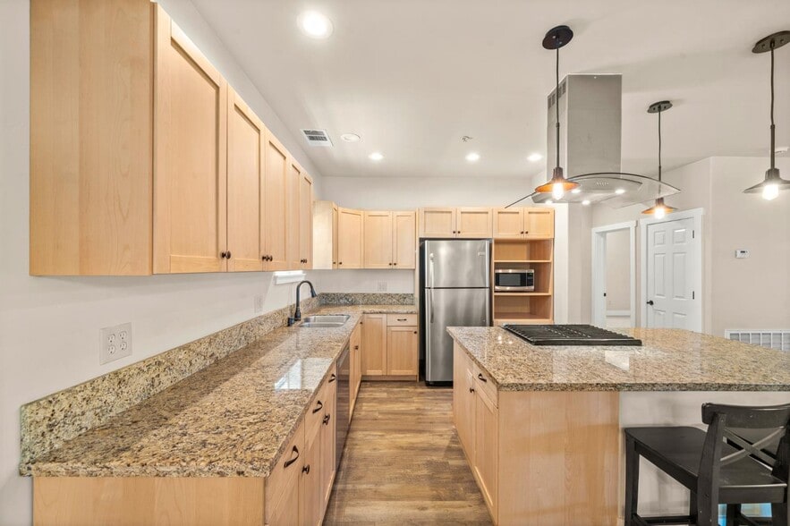 More Photos Of 1304-1306 19th St, Sacramento Office Residential For Sale