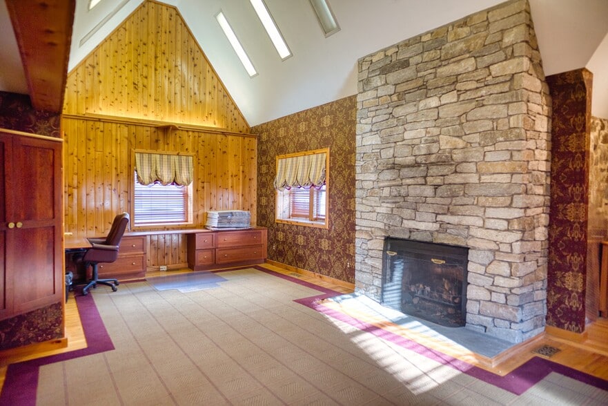 More Photos Of 569 Main St, Monroe Office For Sale