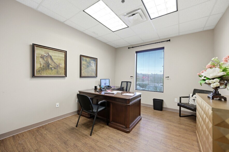 More Photos Of 10007 Huebner Rd, San Antonio Medical For Sale