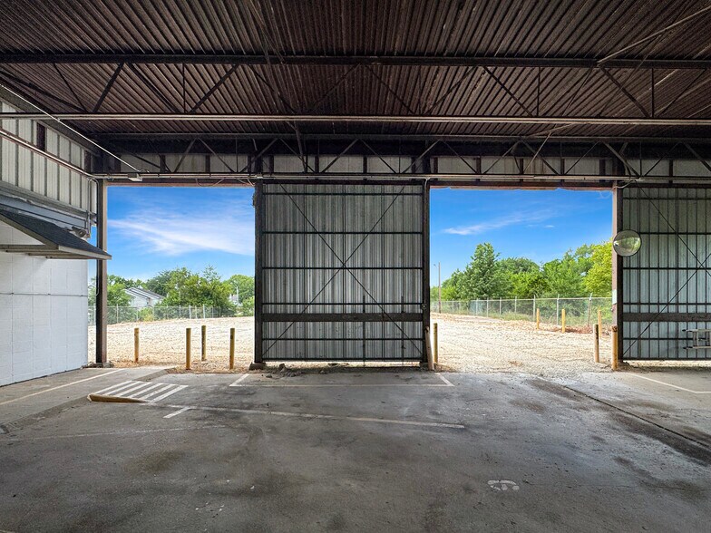 More Photos Of 313 Franklin Ave, Union Light Distribution For Sale