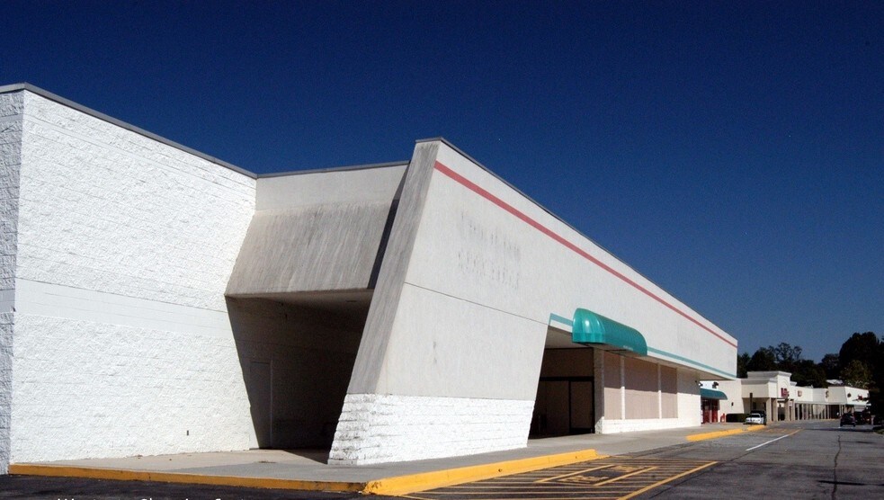 More Photos Of 556 Blue Ridge Ave, Bedford Unknown For Lease