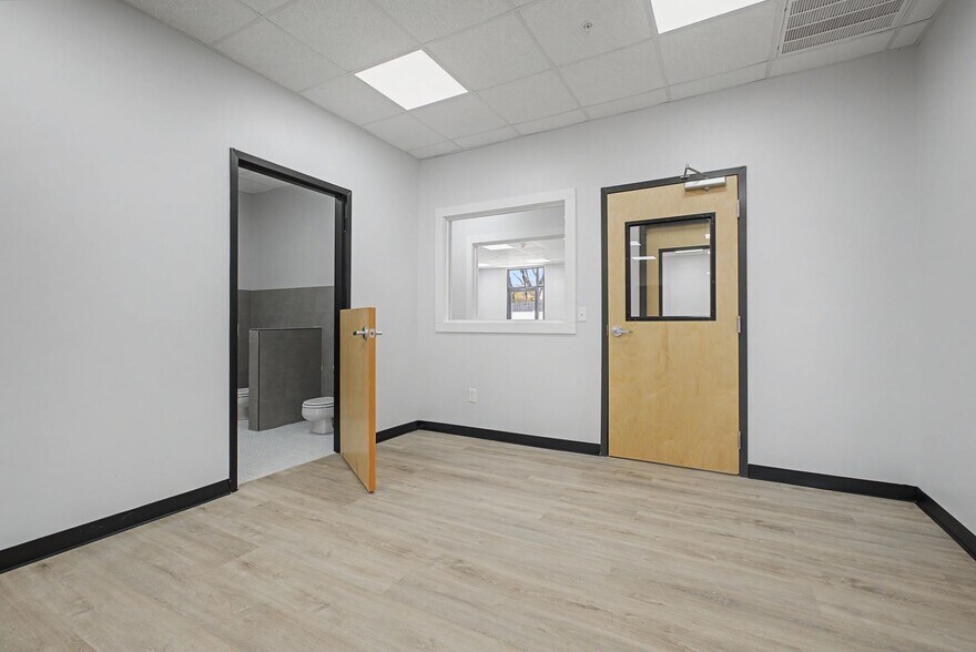 More Photos Of 207 Iris Dr, Hendersonville Daycare Center For Sale