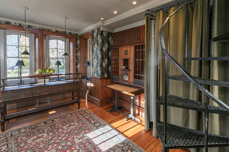 More Photos Of 2 Bridge St, Milford Restaurant For Sale