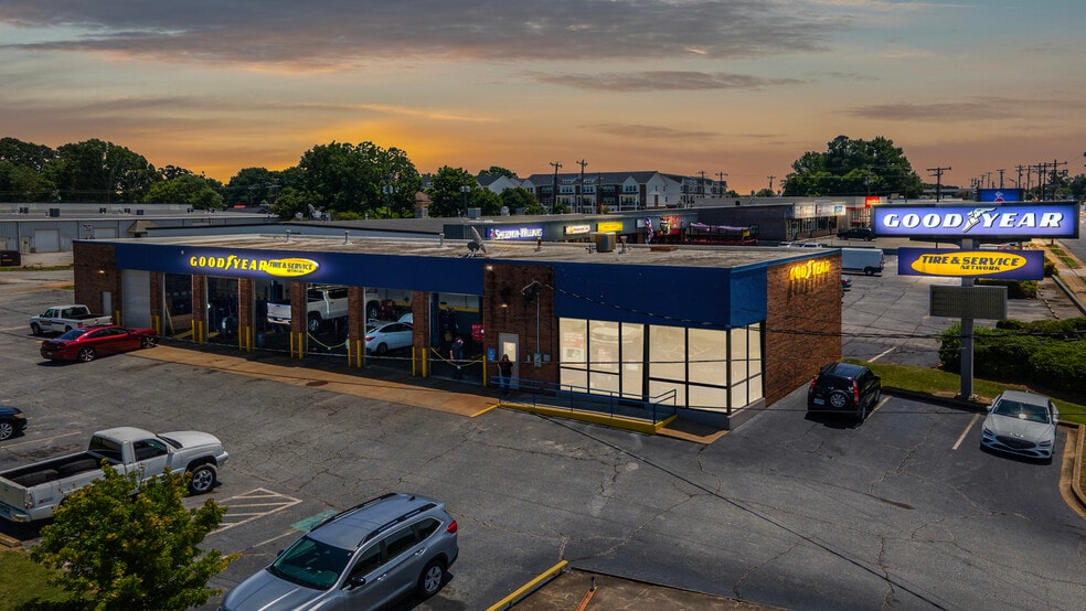 Primary Photo Of 408 N Main St, Mauldin Auto Repair For Sale