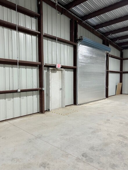 More Photos Of 8503 Lava Hill Rd, Austin Warehouse For Lease