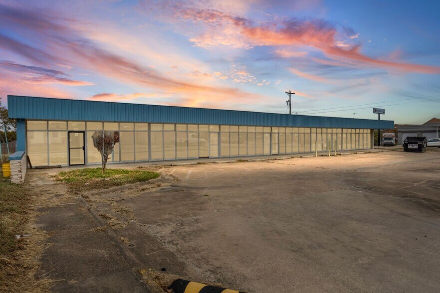 More Photos Of 2602-2606 Jones St, Greenville Freestanding For Sale