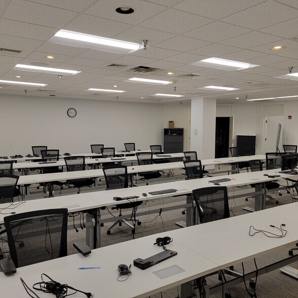 More Photos Of 500 Economy Ct, Freeport Office For Lease