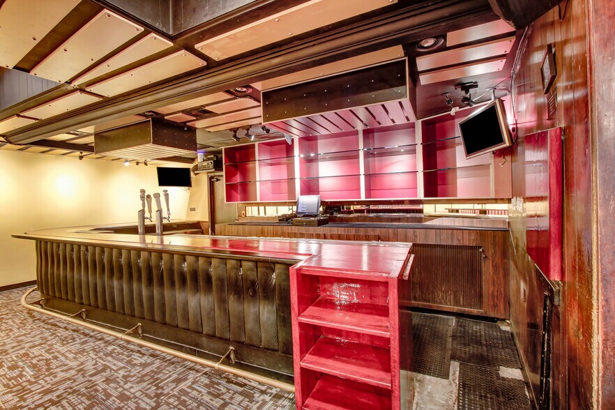 More Photos Of 144-150 S Barrington Ave, Los Angeles Storefront Retail Office For Sale