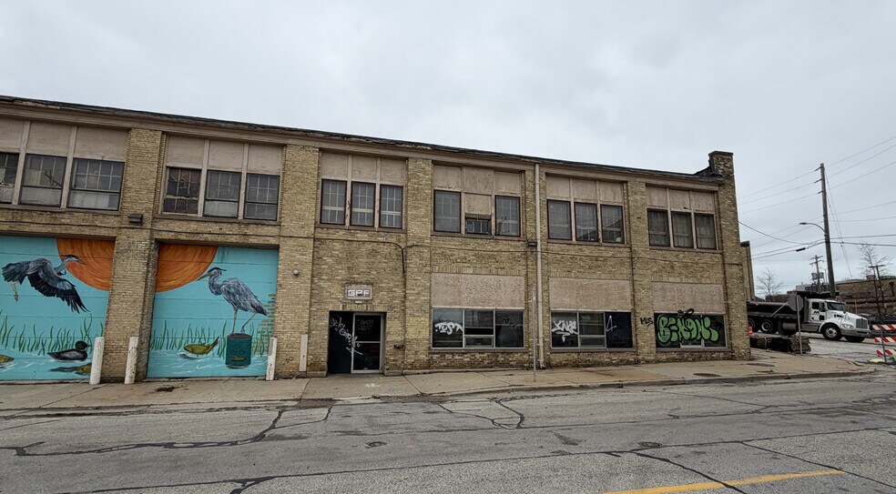 More Photos Of 1500-1538 W Saint Paul Ave, Milwaukee Manufacturing For Sale