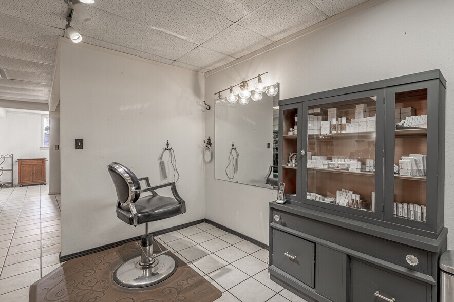 More Photos Of 131 Commerce st, Lovelady General Retail For Sale