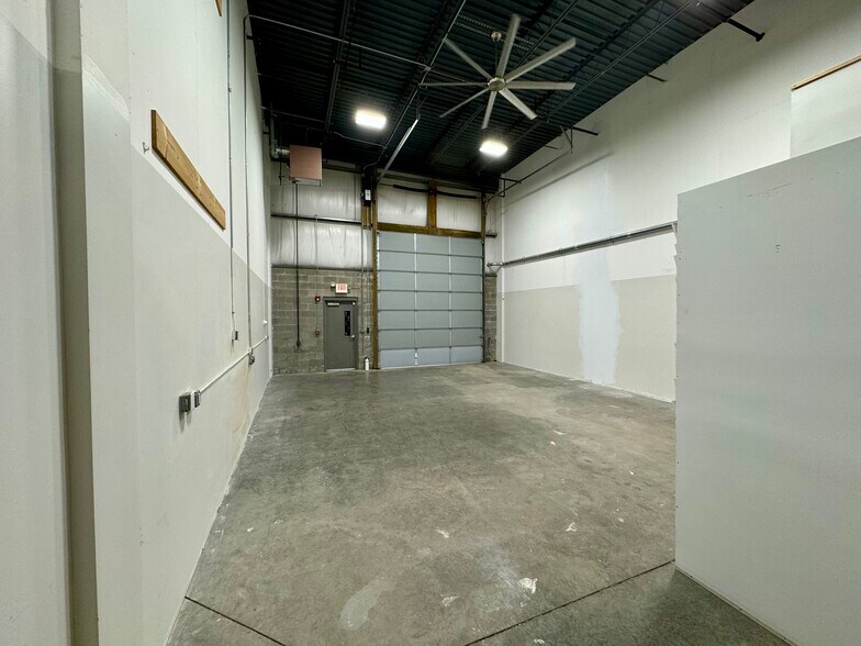 More Photos Of 17-4 NH-125, Kingston Service For Lease