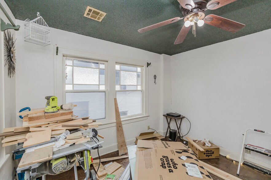 More Photos Of 2808 E Douglas Ave, Wichita Storefront Retail Office For Sale