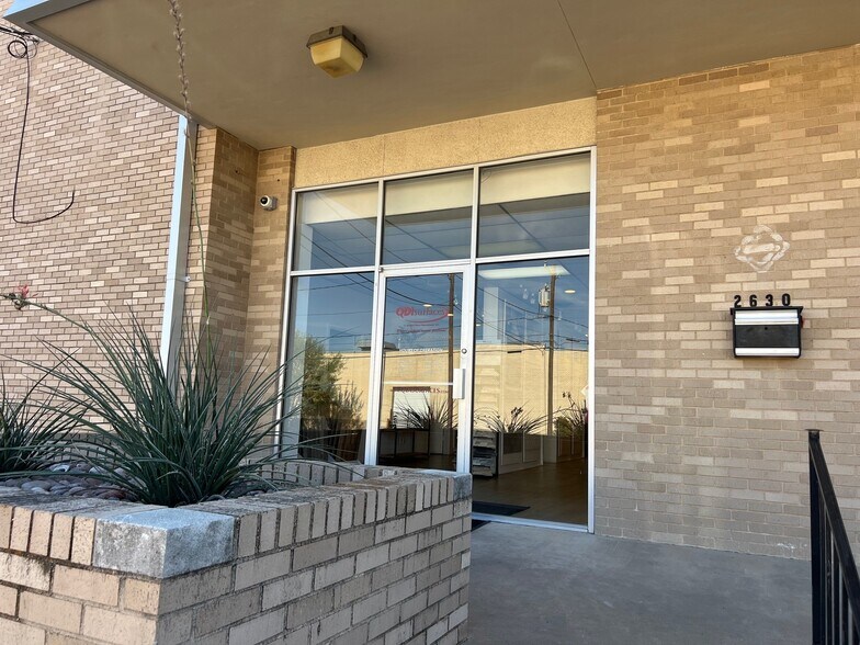 More Photos Of 2630 Andjon Dr, Dallas Distribution For Lease