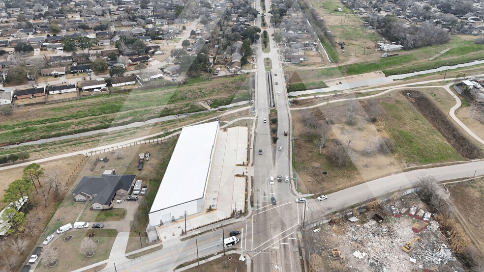 More Photos Of 14211 Hiram Clarke Rd, Houston Storefront For Lease