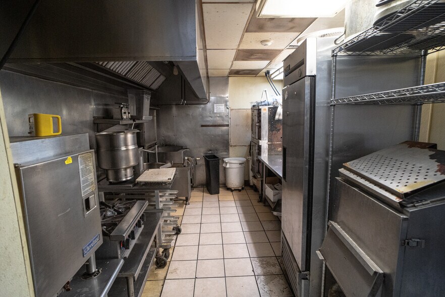 More Photos Of 406 South Ave, Springfield Storefront Retail Office For Lease