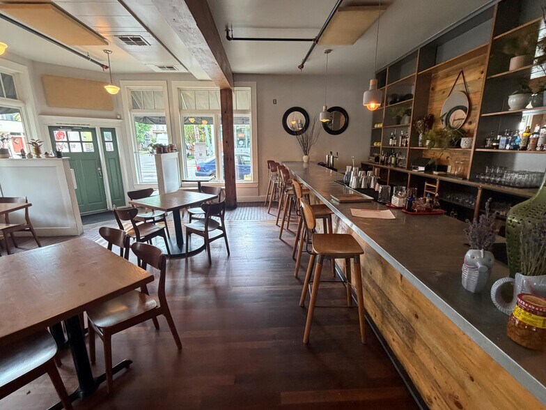 More Photos Of 2039 SE Clinton St, Portland Storefront Retail Residential For Lease